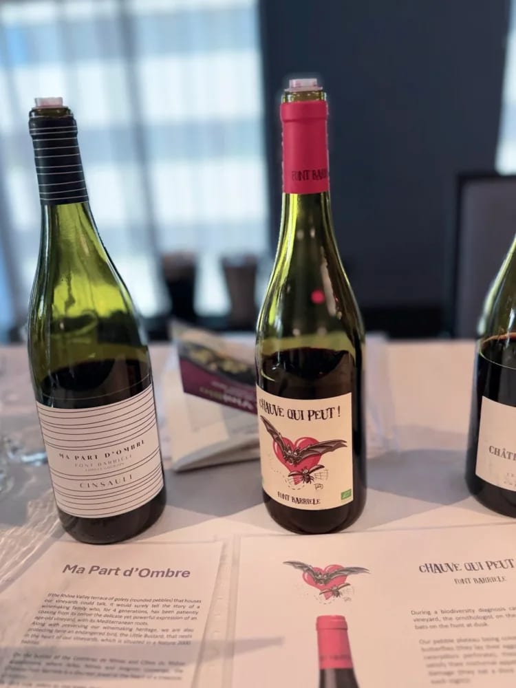 Font Barrièle ‘Ma Part d’Ombre’ Cinsault naast ‘Chauve qui Peut’ met vleermuis-etiket