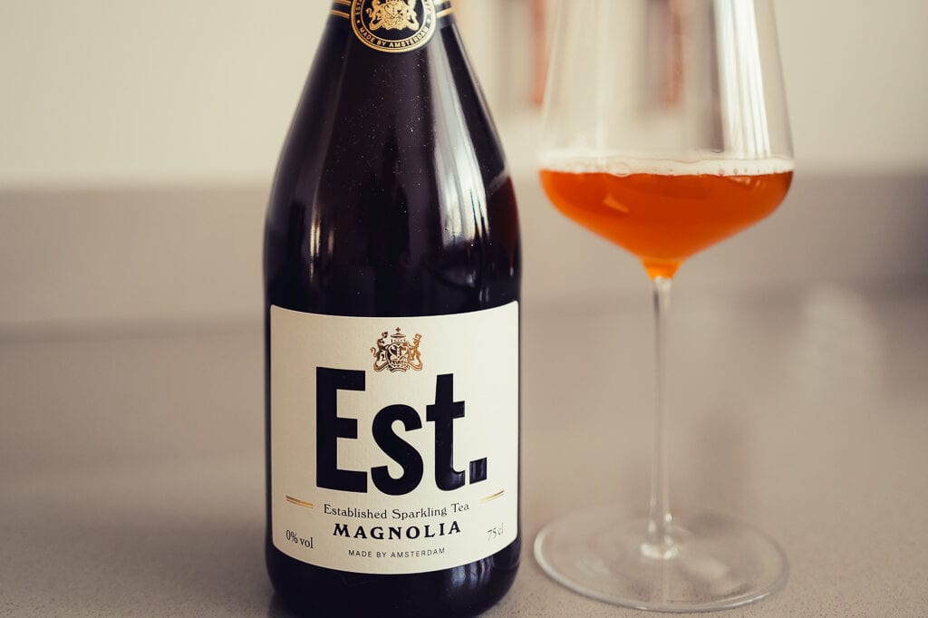 Bubbels in je glas: hoe sparkling tea wijn uitdaagt, alcoholvrij