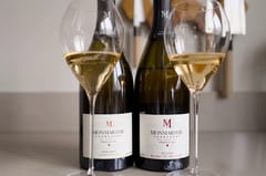 Twee flessen Champagne Monmarthe met glazen, Le Nid d'Agace en Solera Blanc de Meunier