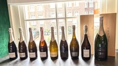 Axel Gillery schenkt AR Lenoble champagne tijdens Perswijn masterclass
