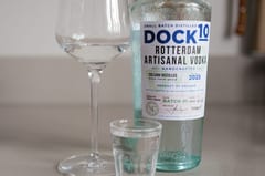DOCK10 Rotterdam Vodka: ambitieus ambachtsspirit met ziltig karakter, spirits