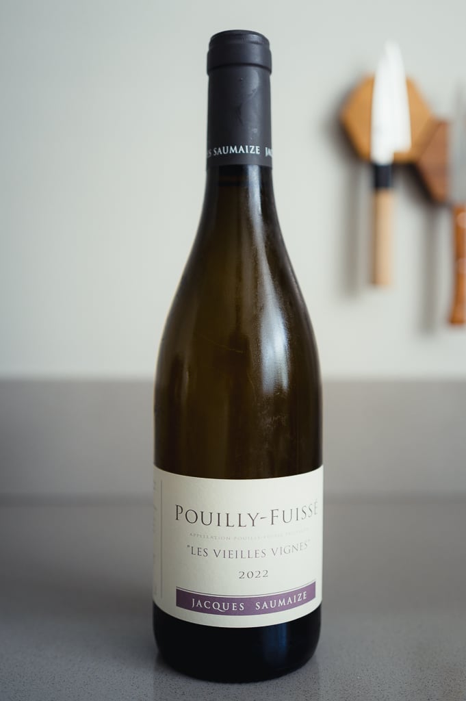 Fles Jacques Saumaize Pouilly-Fuissé Les Vieilles Vignes 2022 met paarse accentband