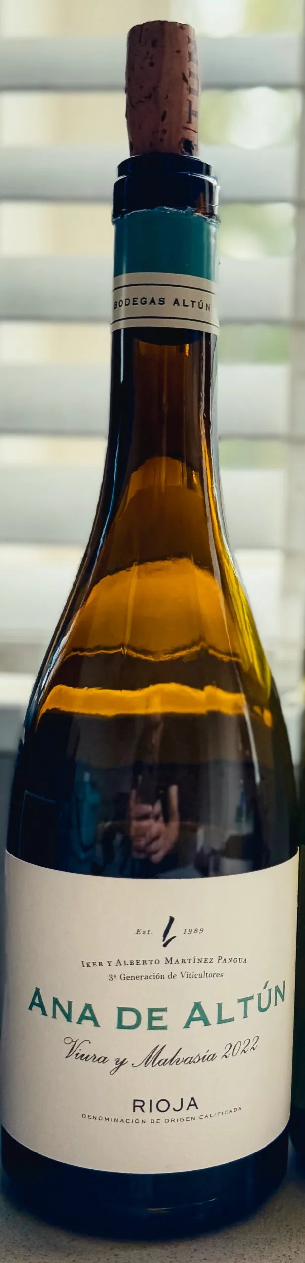 Fles Ana de Altún Viura y Malvasía Rioja met kurk losjes in de hals