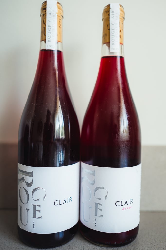 Twee flessen Rouge Clair rode wijn van M. Chapoutier naast elkaar