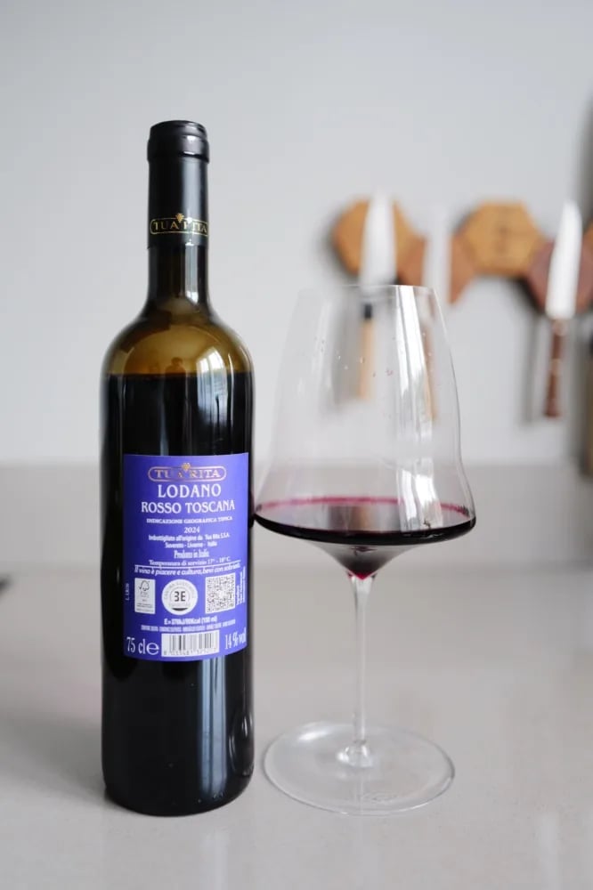 Back label of Tua Rita Lodano Rosso 2024 with QR code, Equalitas logo and nutritional values