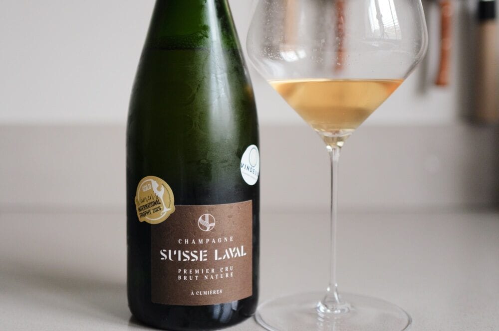Fles Suisse Laval Brut Nature champagne uit Champagne, Frankrijk