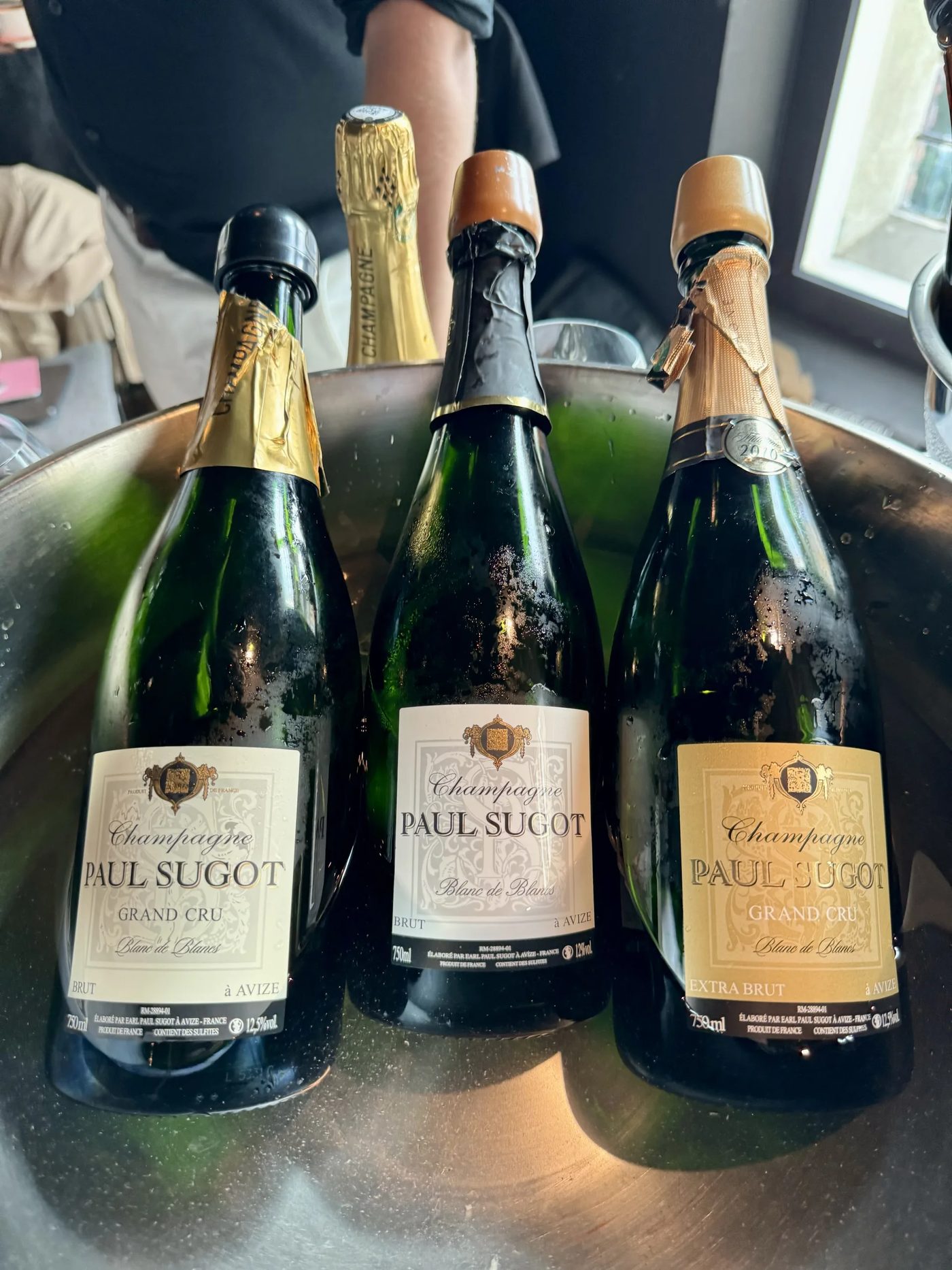 Glazen grower champagne op een proeftafel tijdens Vignerons du Terroir Utrecht