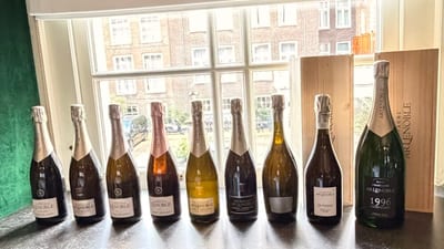 Axel Gillery schenkt AR Lenoble champagne tijdens Perswijn masterclass