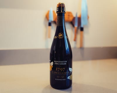 Fles Jörg Geiger Champagner Bratbirne mousserende perencider