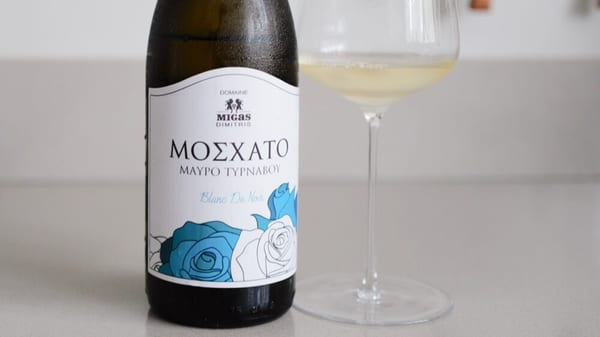 Black Muscat of Tirnavos Blanc de Noir van Domaine Migas Dimitris, een witte wijn van zwarte Muscat Hamburg-druiven