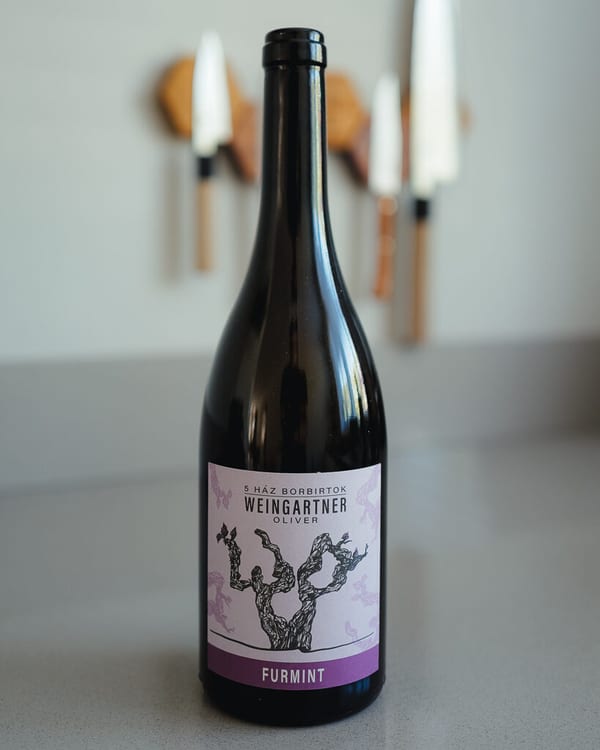 Fles Weingartner Furmint 2022, droge witte wijn van Somló, Hongarije